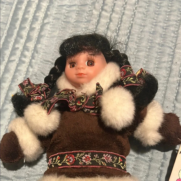 Genuine Eskimo Doll - Brown and White - Picture 4 of 7